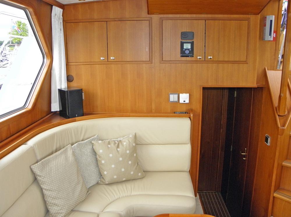 Saloon, Accommodation